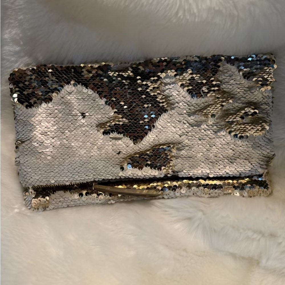 Stella & Dot Gold Sequin Clutch